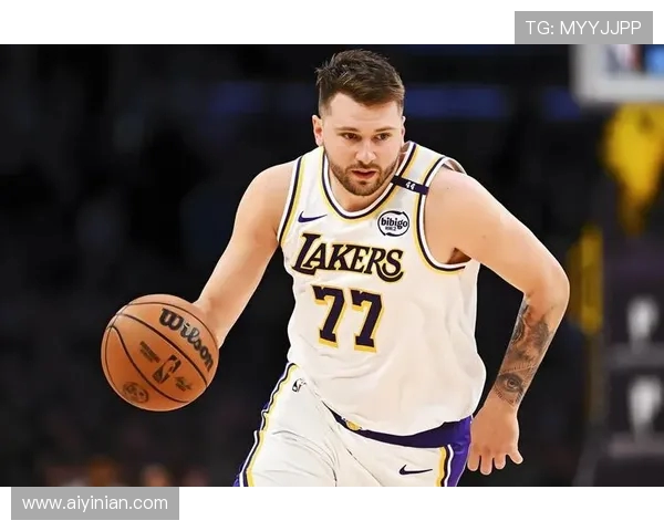 原创东契奇荣获西部周最佳引热议,场均37+8+10碾压西部,湖人官方第一时间晒图祝贺
